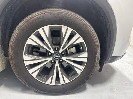 Brilliant Silver Metallic 2023 Nissan Rogue SV