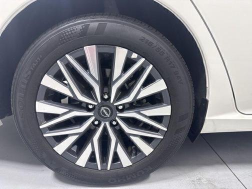 Glacier White 2025 Nissan Altima SV