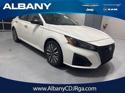 Glacier White 2025 Nissan Altima SV
