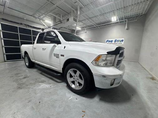 Bright White Clearcoat 2019 RAM 1500 Classic Big Horn