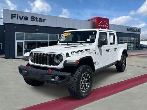 Bright White Clearcoat 2025 Jeep Gladiator Rubicon