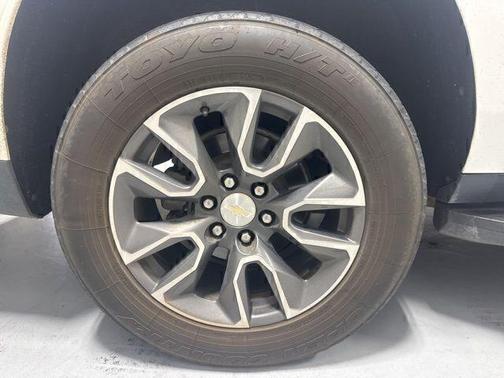 Pearl 2022 Chevrolet Suburban LT