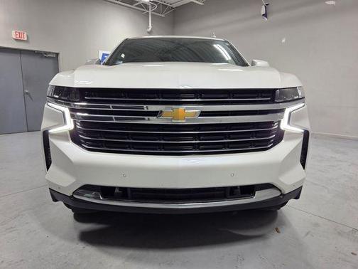 Pearl 2022 Chevrolet Suburban LT