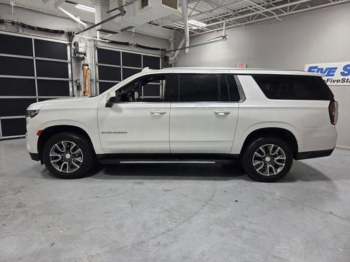 Pearl 2022 Chevrolet Suburban LT