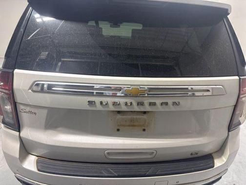 Pearl 2022 Chevrolet Suburban LT