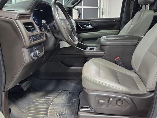 Pearl 2022 Chevrolet Suburban LT