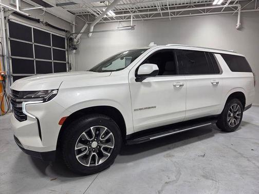Pearl 2022 Chevrolet Suburban LT
