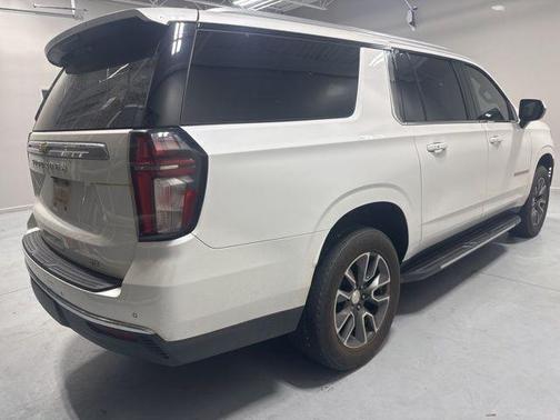 Pearl 2022 Chevrolet Suburban LT