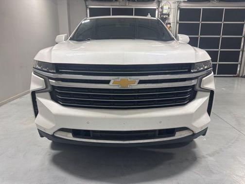 Pearl 2022 Chevrolet Suburban LT