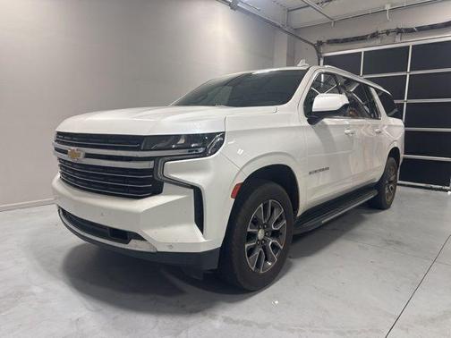 Pearl 2022 Chevrolet Suburban LT