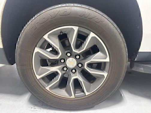 Pearl 2022 Chevrolet Suburban LT