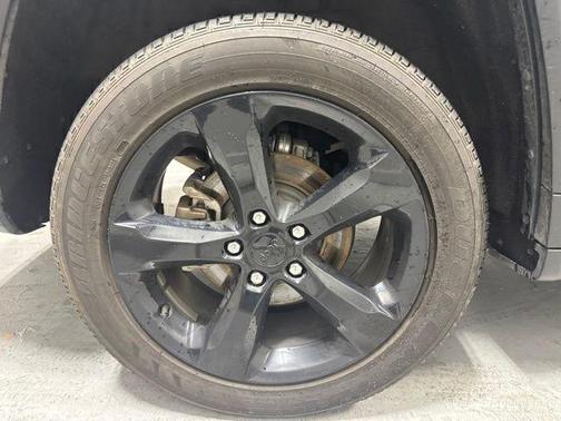 Gray Metallic 2024 Jeep Grand Cherokee Laredo