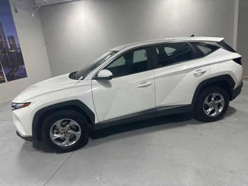 2023 Hyundai TUCSON SE