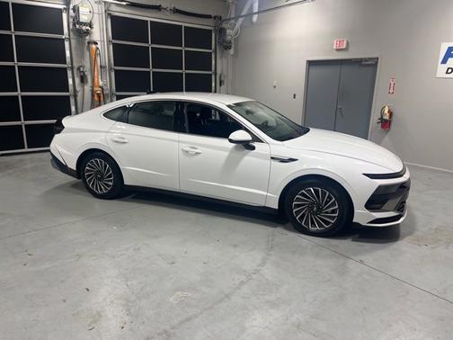 2024 Hyundai SONATA Hybrid SEL