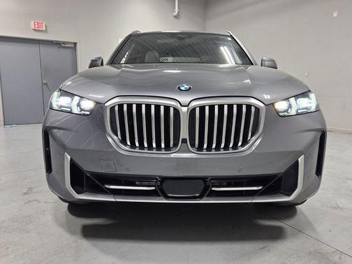 Gray Metallic 2024 BMW X5 xDrive40i