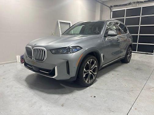 Gray Metallic 2024 BMW X5 xDrive40i