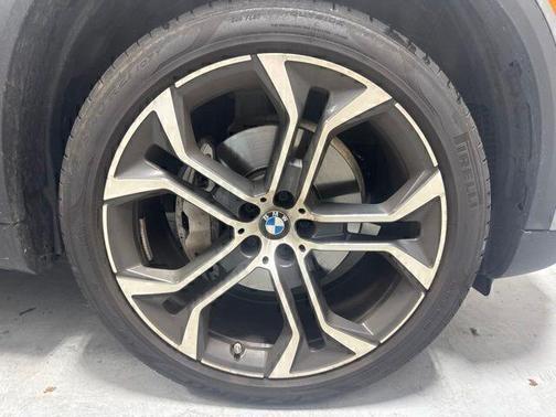 Gray Metallic 2024 BMW X5 xDrive40i
