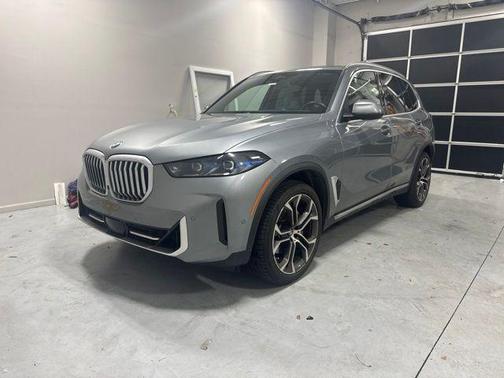 Gray Metallic 2024 BMW X5 xDrive40i