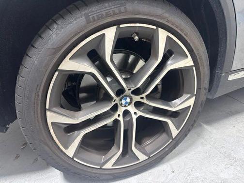 Gray Metallic 2024 BMW X5 xDrive40i