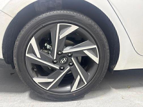 White 2025 Hyundai ELANTRA HEV Limited
