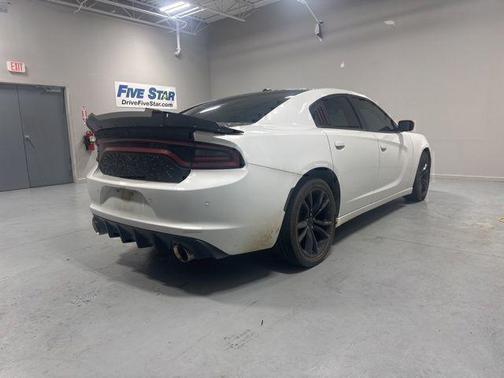 White 2018 Dodge Charger SXT
