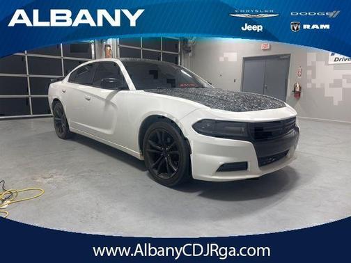 White 2018 Dodge Charger SXT