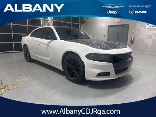 White 2018 Dodge Charger SXT