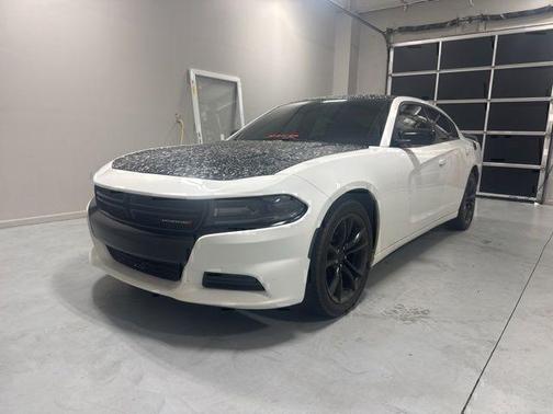 White 2018 Dodge Charger SXT