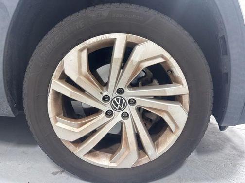 Pure White 2021 Volkswagen Atlas 3.6L SE w/Technology