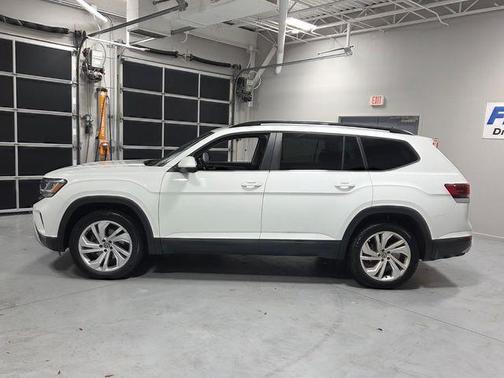 Pure White 2021 Volkswagen Atlas 3.6L SE w/Technology