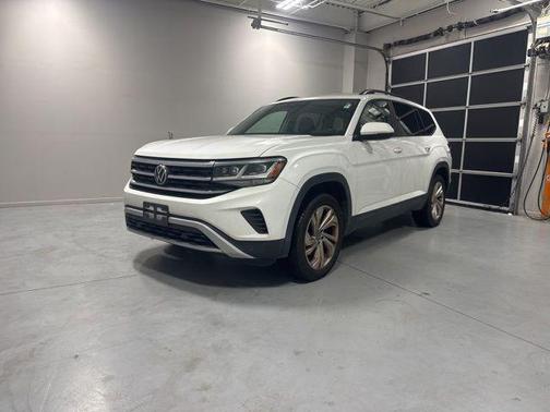 Pure White 2021 Volkswagen Atlas 3.6L SE w/Technology