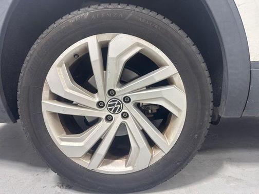 Pure White 2021 Volkswagen Atlas 3.6L SE w/Technology