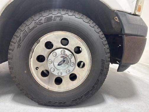 White 2006 Ford F-250 XL