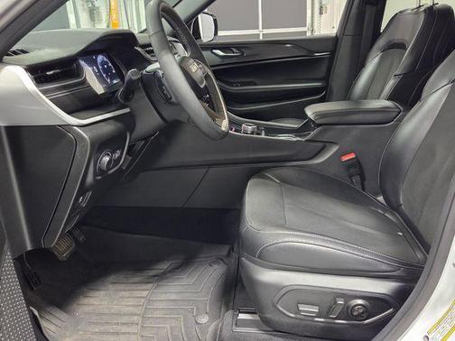Bright White Clearcoat 2023 Jeep Grand Cherokee Altitude