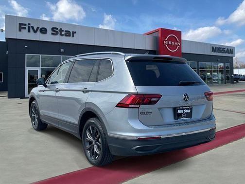 Pyrite Silver Metallic 2024 Volkswagen Tiguan 2.0T SE