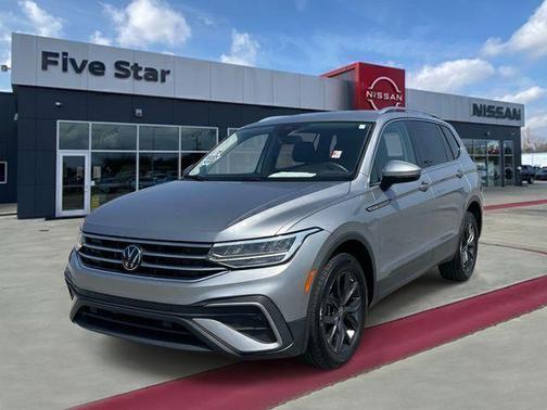 Pyrite Silver Metallic 2024 Volkswagen Tiguan 2.0T SE