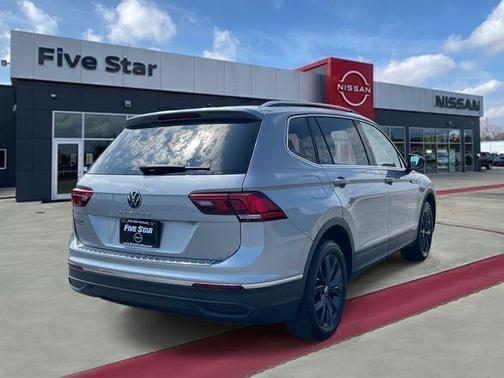 Pyrite Silver Metallic 2024 Volkswagen Tiguan 2.0T SE