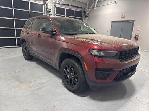 Velvet Red Pearlcoat 2025 Jeep Grand Cherokee Laredo