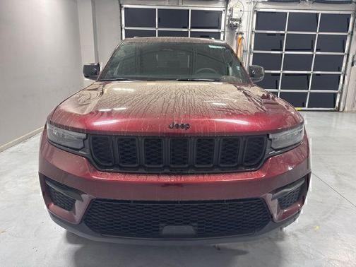 Velvet Red Pearlcoat 2025 Jeep Grand Cherokee Laredo