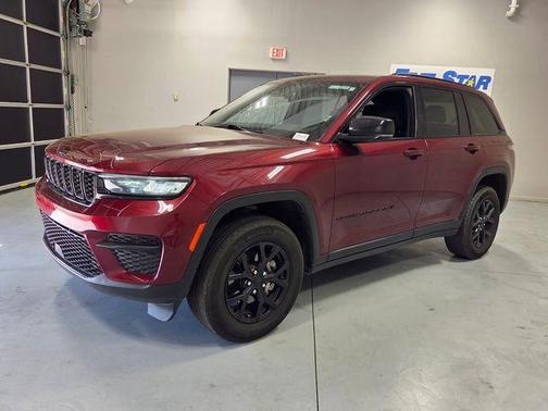 Velvet Red Pearlcoat 2025 Jeep Grand Cherokee Laredo