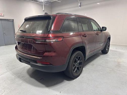 2025 Jeep Grand Cherokee Laredo