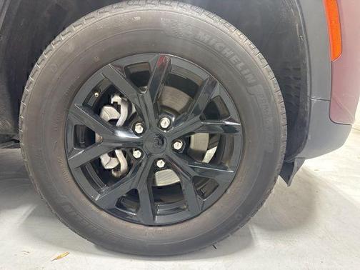 Velvet Red Pearlcoat 2025 Jeep Grand Cherokee Laredo