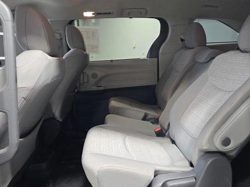 2021 Toyota Sienna LE