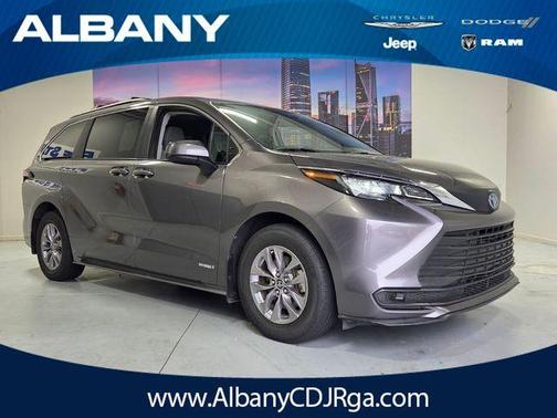 2021 Toyota Sienna LE