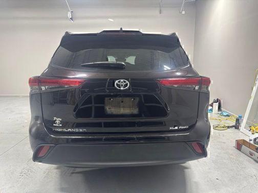 Amber 2021 Toyota Highlander XLE