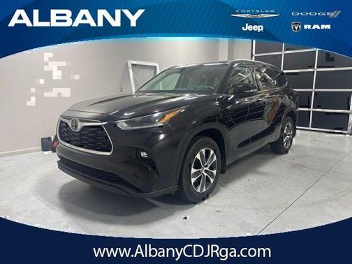 Amber 2021 Toyota Highlander XLE