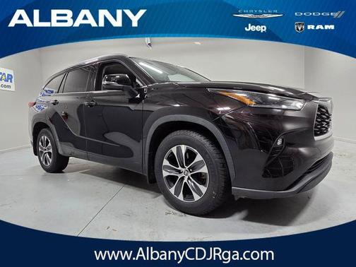 Amber 2021 Toyota Highlander XLE