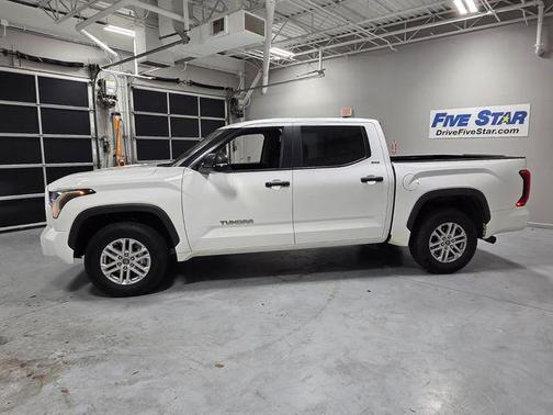 Ice 2024 Toyota Tundra SR5