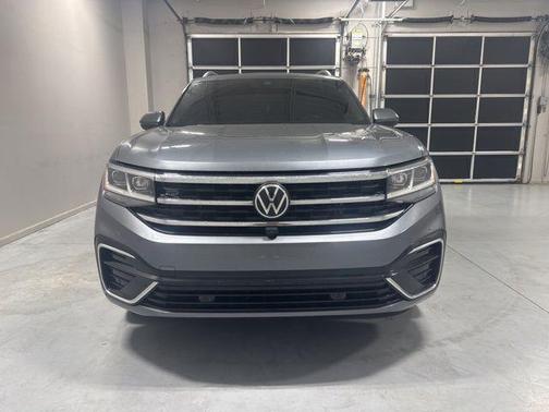Platinum Gray Metallic 2022 Volkswagen Atlas 3.6L SEL Premium R-Line