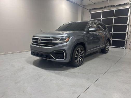 Platinum Gray Metallic 2022 Volkswagen Atlas 3.6L SEL Premium R-Line